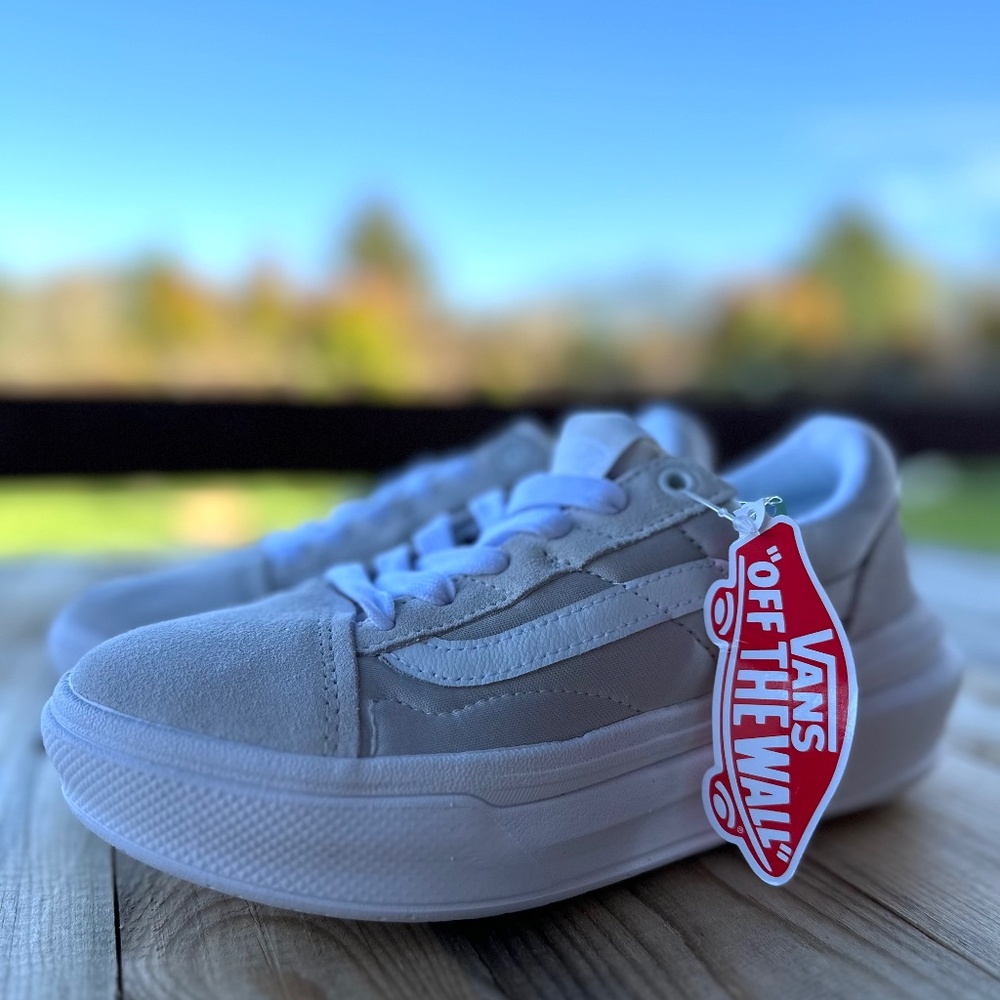 Vans ComfyCush Sneakers Size 7